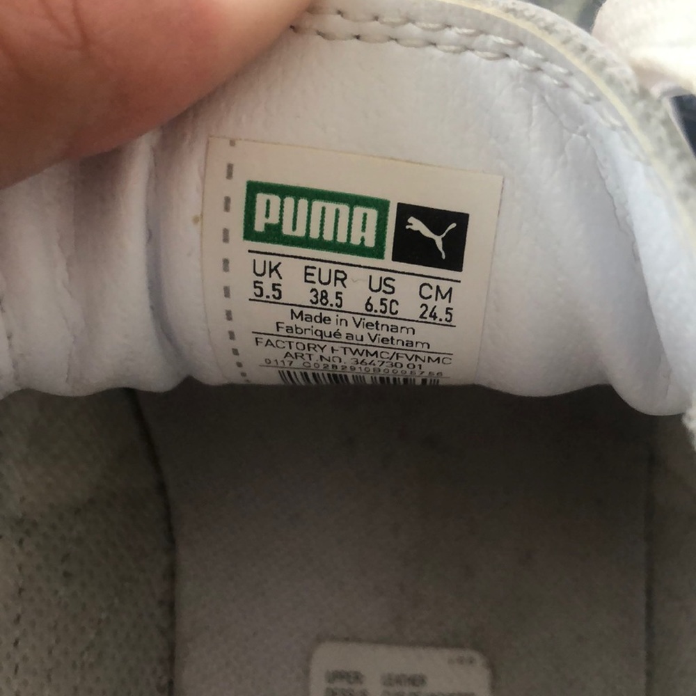 Puma sneakers size 6.5 green printed - Picture 5 of 5